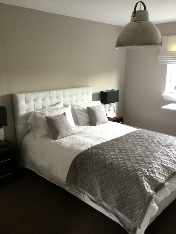 Riggend Farm Stable Villa Airdrie Bagian luar foto